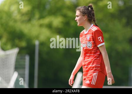Aschheim, Deutschland. 21. Mai 2023. Aschheim, Deutschland, Mai 21. 2023: Antonia Dehm (15 FC Bayern München II) in den 2 Jahren. Frauenbundesliga-Spiel zwischen FC Bayern München II und 1. FC Nürnberg im Sportpark Aschheim, Deutschland. (Sven Beyrich/SPP) Kredit: SPP Sport Press Photo. Alamy Live News Stockfoto