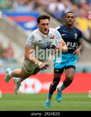 Argentiniens Rodrigo Isgro erzielt im Finale des Pokals gegen Fidschi in der HSBC World Rugby Sevens Series im Twickenham Stadium in London seinen dritten Versuch. Foto: Sonntag, 21. Mai 2023. Stockfoto