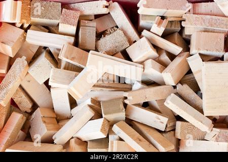 Holzstangen oder -Blöcke, Draufsicht. Holzhintergrund von oben. Stecklinge oder Besatz Stockfoto