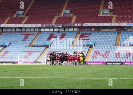 Birmingham, Großbritannien. 21. Mai 2023. Birmingham, England, Mai 21. 2023: Teambesprechung der Aston Villa während des Spiels der Barclays FA Womens Super League zwischen Aston Villa und Liverpool im Villa Park in Birmingham, England (Natalie Mincher/SPP). Guthaben: SPP Sport Press Photo. Alamy Live News Stockfoto