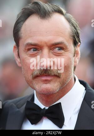 Cannes, Frankreich. 21. Mai 2023. Der britische Schauspieler Jude Law nimmt am Sonntag, den 21. Mai 2023, am 76. Filmfestival in Cannes im Palais des Festivals in Cannes, Frankreich, an der Premiere von Firebrand Teil. Foto: Rune Hellestad/ Kredit: UPI/Alamy Live News Stockfoto