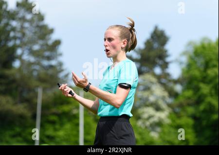 Aschheim, Deutschland. 21. Mai 2023. Aschheim, Deutschland, Mai 21. 2023: Schiedsrichterin Melissa Joos in den 2 Jahren. Frauenbundesliga-Spiel zwischen FC Bayern München II und 1. FC Nürnberg im Sportpark Aschheim, Deutschland. (Sven Beyrich/SPP) Kredit: SPP Sport Press Photo. Alamy Live News Stockfoto