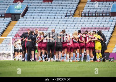 Birmingham, Großbritannien. 21. Mai 2023. Birmingham, England, Mai 21. 2023: Teambesprechung der Aston Villa nach dem Barclays FA Womens Super League-Spiel zwischen Aston Villa und Liverpool im Villa Park in Birmingham, England (Natalie Mincher/SPP) Guthaben: SPP Sport Press Photo. Alamy Live News Stockfoto