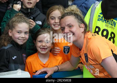 Glasgow, Großbritannien. 21. Mai 2023. Glasgow City gewann mit einem Tor und Laura Davidson (Glasgow City, 14) erzielte die Meisterschaft und den schottischen Titel 16. Das Endspiel der Rangers 0 - 1 Glasgow City erhielt den Titel von Rangers, den vorherigen Champions. Das Tor, das in der Verlängerung erzielt wurde, reichte aus, um Celtic, die bei Parkhead mit Herz spielte und 2 - 0 gewann, daran zu hindern, sie in der Liga zu überholen. Kredit: Findlay/Alamy Live News Stockfoto