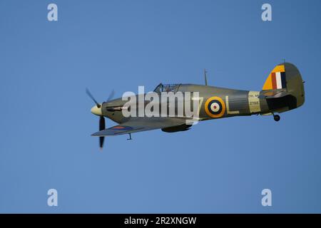 Die Shuttleworth Collection (G-BKTH) Hawker Sea Hurricane IB wird am 2023. Mai auf der Shuttleworth Evening Airshow präsentiert Stockfoto