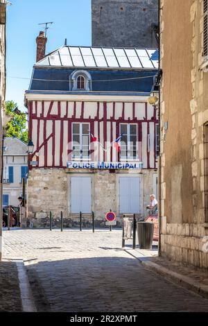 Provins, Frankreich - 31. Mai 2020: Traditionelles mittelalterliches Gebäude, in dem sich die Polizeistation im Dorf Provins in der Nähe von Paris befindet Stockfoto