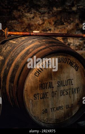 Gewölbe mit seltenen Wkisky in Strathisla Distillery in Keith die älteste kontinuierlich arbeitende Brennerei in Schottland Aberdeenshire Stockfoto