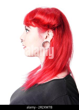 Junge Frau mit Piercings im Gesicht Stockfoto