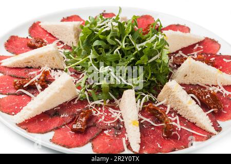 Rindercarpaccio mit rasierte Parmesan-Käse Stockfoto