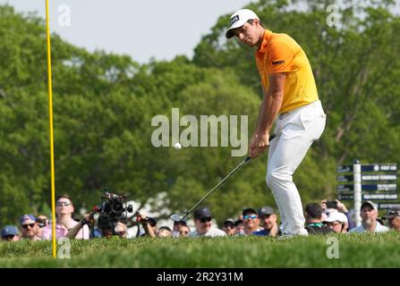 Rochester, Usa. 21. Mai 2023. Viktor Hovland von Norwegen schlägt in der letzten Runde der PGA-Meisterschaft 2023 im Oak Hill Country Club in Rochester, New York, am Sonntag, den 21. Mai 2023 auf das Grün auf dem 8. Loch. Foto: Aaron Josefczyk/UPI Credit: UPI/Alamy Live News Stockfoto