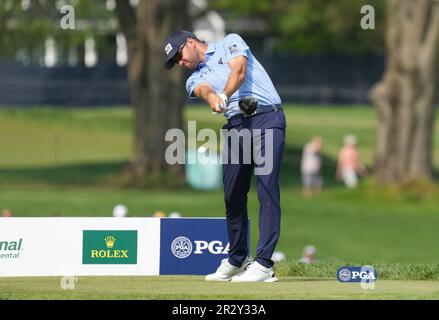 Rochester, Usa. 21. Mai 2023. Corey Connors aus Kanada schlägt am Sonntag, den 21. Mai 2023, in der letzten Runde der PGA-Meisterschaft 2023 im Oak Hill Country Club in Rochester, New York, seinen Abschlag auf dem 9.-Loch. Foto: Aaron Josefczyk/UPI Credit: UPI/Alamy Live News Stockfoto