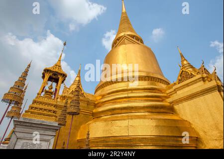 Phra Siratana Chedi, Wat Phra Kaeo Complex, Grand Palace, Bangkok, Thailand Stockfoto