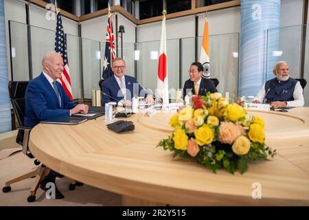 Hiroshima, Japan. 20. Mai 2023. Mitglieder der QUAD-Gruppe von Führern während eines vierseitigen Treffens am Rande des G7-Gipfels im Grand Prince Hotel am 20. Mai 2023 in Hiroshima, Japan. Von links: USA Präsident Joe Biden, australischer Premierminister Anthony Albanese, japanischer Premierminister Fumio Kishida und indischer Premierminister Narendra Modi. Kredit: Adam Schultz/White House Photo/Alamy Live News Stockfoto