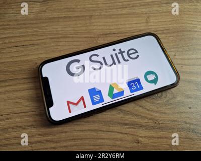 Konskie, Polen - 20. Mai 2023: G Suite Logo wird auf dem Bildschirm des Mobiltelefons angezeigt Stockfoto