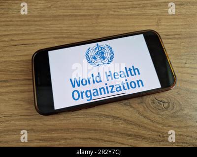 Konskie, Polen - 20. Mai 2023: WHO Weltgesundheitsorganisation Firmenlogo auf dem Bildschirm des Mobiltelefons Stockfoto
