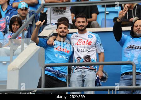 Neapel, Kampanien, Italien. 21. Mai 2023. Während des Fußballspiels der italienischen Serie A SSC Napoli gegen FC Inter am 21. Mai 2023 im Diego Armando Maradona Stadium in Neapel. Im Bild: Fans Naples (Kreditbild: © Fabio Sasso/ZUMA Press Wire) NUR REDAKTIONELLE VERWENDUNG! Nicht für den kommerziellen GEBRAUCH! Kredit: ZUMA Press, Inc./Alamy Live News Stockfoto