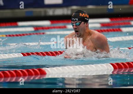 Mission Viejo, Kalifornien, USA. 19. Mai 2023. NIC Fink, Metro Atlanta Aquatics Club, auf Spur 4 des Breaststroke Men's Final 50m bei der USA Swimming 2023 TYR Pro Swim Series, Marguerite Aquatic Center in Mission Viejo, Kalifornien. Justin Fine/CSM/Alamy Live News Stockfoto