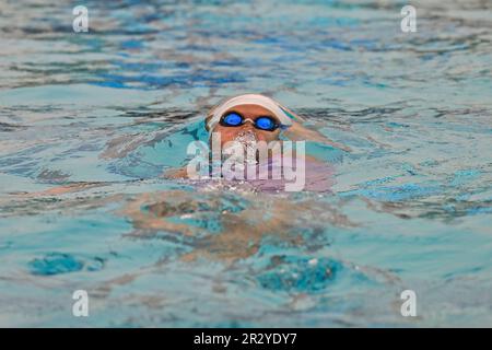 Mission Viejo, Kalifornien, USA. 19. Mai 2023. Kayla Han, La Mirada Armada, gewinnt auf Bahn 5 des individuellen Medley Women's Final 400m bei der USA Swimming 2023 TYR Pro Swim Series, Marguerite Aquatic Center in Mission Viejo, Kalifornien. Justin Fine/CSM/Alamy Live News Stockfoto