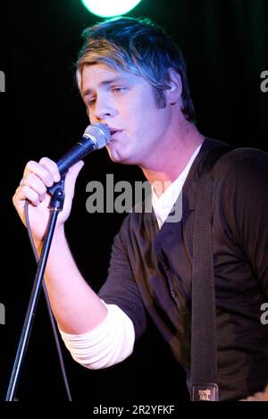 Brian McFadden tritt live in einem Konzert im Keller auf. Sydney, Australien. 22.05.08. Stockfoto