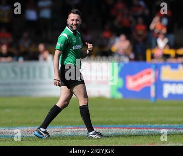 Castleford, Großbritannien. 21. Mai 2023 Schiedsrichter Liam Moore beim sechsten Spiel des Betfred Challenge Cup zwischen Castleford Tigers und dem Hull Football Club am Sonntag, den 21. Mai 2023 im MEND-A-Hose Jungle in Castleford. (Foto: Mark Fletcher | MI News) Guthaben: MI News & Sport /Alamy Live News Stockfoto