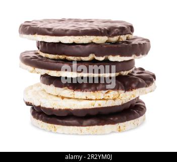 Ein Stapel gepuppter Reiskuchen mit Schokoladenaufstrich, isoliert auf Weiß Stockfoto