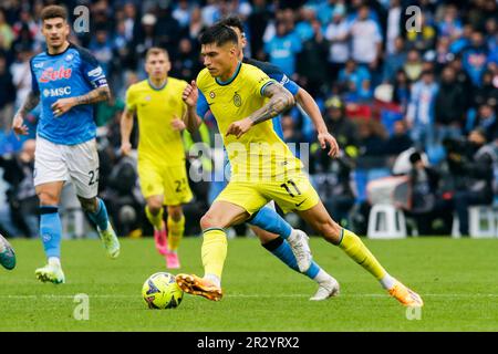 Der argentinische Stürmer Joaquin Correa kontrolliert den Ball während des Fußballspiels der Serie A zwischen SSC Napoli und Inter am 21. Mai 2023 im Diego Armando Maradona Stadium in Neapel, Süditalien. InterÕs Stockfoto