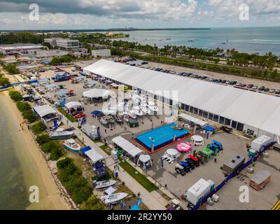 Miami, FL, USA - 20. Mai 2023: Luftfoto der SoFlo Boat Show South Florida im Key Biscayne Marine Stadium Stockfoto