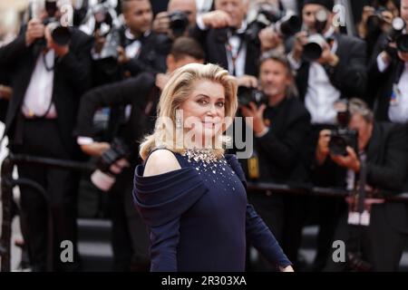 Cannes, Frankreich. 16. Mai 2023. Catherine Deneuve nimmt an der Eröffnungszeremonie der 76. Jährlichen Filmfestspiele in Cannes Teil Stockfoto