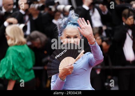 Cannes, Frankreich. 16. Mai 2023. Helen Mirren nimmt an der Eröffnungszeremonie der 76. Filmfestspiele von Cannes Teil Stockfoto