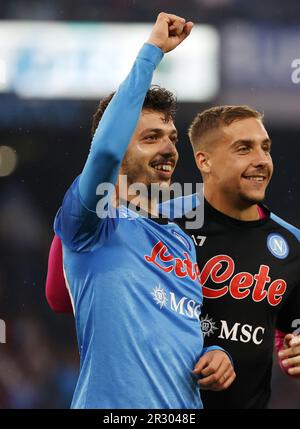 Neapel, Italien. 21. Mai 2023. Gianluca Gaetano (L) aus Neapel feiert am 21. Mai 2023 in Neapel, Italien, sein Tor ein Fußballspiel der A-Serie zwischen Neapel und dem FC Inter. Kredit: Str/Xinhua/Alamy Live News Stockfoto