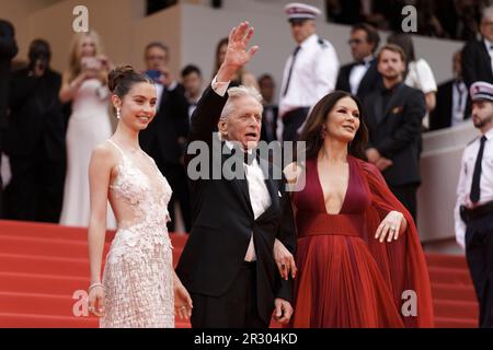 Cannes, Frankreich. 16. Mai 2023. Michael Douglas, Catherine Zeta-Jones, Carys Douglas, nehmen an der Eröffnungszeremonie der Filmfestspiele in Cannes, Frankreich, Teil Stockfoto