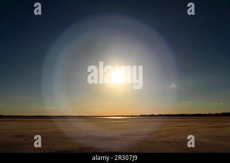 Sonnenuntergang über dem Lake Ninan Salt Lake, Victoria Plains, Westaustralien Stockfoto