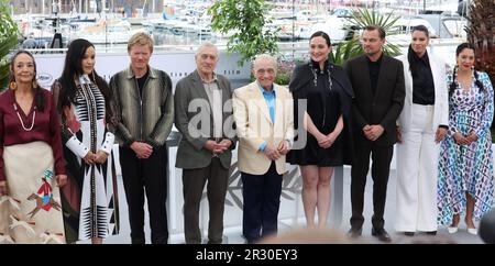 Cannes, Frankreich. 22. Mai 2023. CANNES, Frankreich auf der 21. MAI 2023; Technischer Berater, Chief Standing Bear, Produzent Bradley Thomas, Tantoo Cardinal, Janae Collins, Jesse Plemons, Robert De Niro, Director Martin Scorsese, Lily Gladstone, Leonardo DiCaprio, Cara Jade Myers, Jillian Dion und Produzent Daniel Lupi nehmen am 21. Mai 2023 in Cannes, Frankreich, an der Fotokonferenz „Killers of the Flower Moon“ des 76. Jährlichen Filmfestivals in Cannes Teil. Foto und Urheberrecht Thierry CARPICO/ATP Images (CARPICO Thierry Press/SPP). Alamy Live News Stockfoto