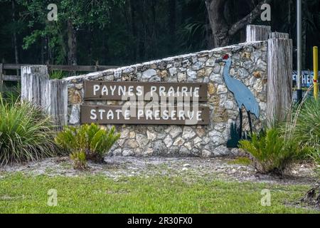 Eintritt zum Paynes Prairie State Preserve, einem fast 23.000 Hektar großen Naturschutzgebiet, im Paynes Prairie Preserve State Park in Micanopy, Florida. (USA) Stockfoto