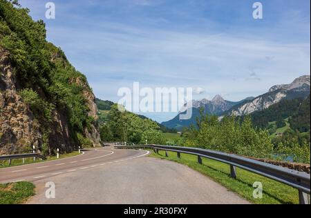 Blick auf die Umgebung von Schloss Aigle in der Schweiz Stockfoto