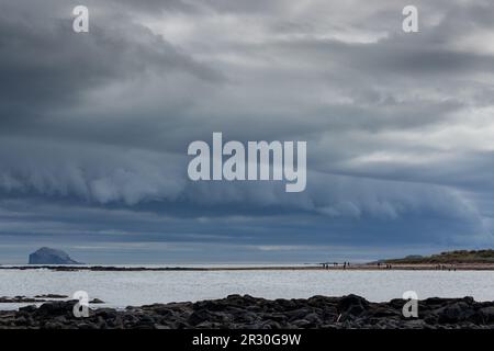 Wetterfront nähert sich North Berwick, East Lothian. Stockfoto