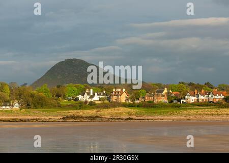 North Berwick Law aus Broad Sands Beach, East Lothian, Schottland Stockfoto