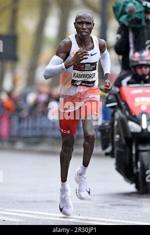 Geoffrey Kamworor (KEN) belegt den zweiten Platz in 2:04:23 beim 43. London Marathon am Sonntag, den 23. April 2023, in London. Vereinigtes Königreich. (Jiro Mochizuki/Bild des Sports) Stockfoto