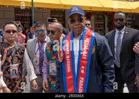 New York, Usa. 21. Mai 2023. Der Bürgermeister von New York City, Eric Adams, kommt zur Nepal Day Parade in New York City auf der Madison Avenue in New York City. (Foto: Ron Adar/SOPA Images/Sipa USA) Guthaben: SIPA USA/Alamy Live News Stockfoto