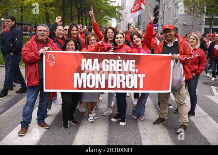 Brüssel, Belgien. 22. Mai 2023. Demonstration der drei Gewerkschaften FGTB-ABVV - ACV-CSC und ACLVB-CGSLB, Freitag, den 22. April 2022 in Brüssel. Die Gewerkschaften protestieren gegen Sozialdumping und gegen die Angriffe auf das Streikrecht. BELGA FOTO LAURIE DIEFFEMBACQ Kredit: Belga News Agency/Alamy Live News Stockfoto