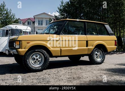 Minsk, Belarus, Mai 2023 - Range Rover. Klassisches britisches Auto. Retro-Auto Stockfoto