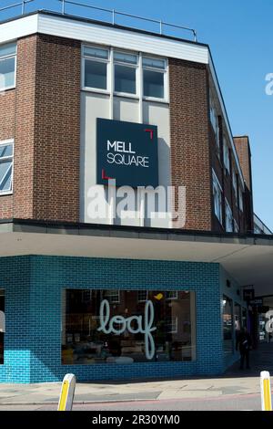 MELL Square-Schild auf einem Gebäude, Solihull, West Midlands, England, Großbritannien Stockfoto