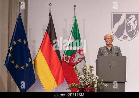 Köln, Deutschland. 16. Mai 2023. Christine LAGARDE, Präsidentin der Europäischen Zentralbank und Präsidentin der EZB, hält die lobenswerte Rede in Köln, bei der der ehemalige Bundeskanzlerin Dr. Angela Merkel am 16. Mai 2023 in Flora Köln der Landespreis des Landes Nordrhein-Westfalen verliehen wird. ? Kredit: dpa/Alamy Live News Stockfoto