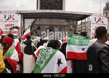 London, Großbritannien. 21/Mai/2023 Kundgebung für Somaliland, Trafalgar Square Menschen mit Ursprung in Somaliland versammeln sich auf dem Trafalgar Square, um die vor drei Jahrzehnten erfolgte Unabhängigkeitserklärung der Region von Somalia zu feiern. Die Erklärung ist international nicht anerkannt, und die Redner der Kundgebung forderten die Annahme ihres Status. Kredit: Roland Ravenhill/Alamy. Stockfoto