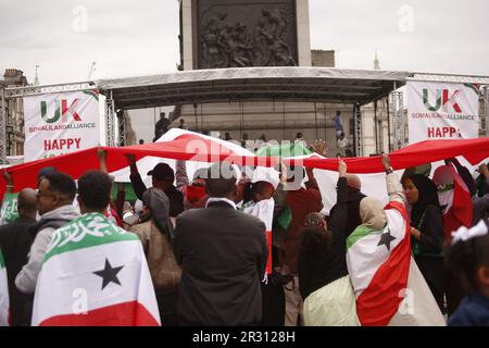 London, Großbritannien. 21/Mai/2023 Kundgebung für Somaliland, Trafalgar Square Menschen mit Ursprung in Somaliland versammeln sich auf dem Trafalgar Square, um die vor drei Jahrzehnten erfolgte Unabhängigkeitserklärung der Region von Somalia zu feiern. Die Erklärung ist international nicht anerkannt, und die Redner der Kundgebung forderten die Annahme ihres Status. Kredit: Roland Ravenhill/Alamy. Stockfoto