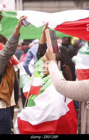 London, Großbritannien. 21/Mai/2023 Kundgebung für Somaliland, Trafalgar Square Menschen mit Ursprung in Somaliland versammeln sich auf dem Trafalgar Square, um die vor drei Jahrzehnten erfolgte Unabhängigkeitserklärung der Region von Somalia zu feiern. Die Erklärung ist international nicht anerkannt, und die Redner der Kundgebung forderten die Annahme ihres Status. Kredit: Roland Ravenhill/Alamy. Stockfoto