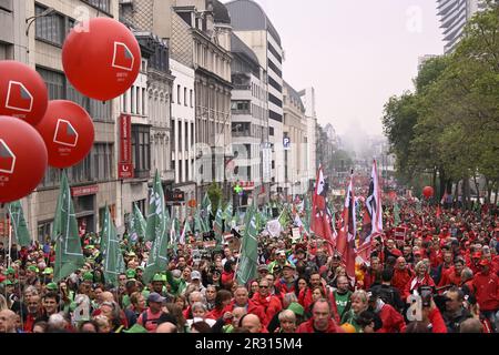 Brüssel, Belgien. 22. Mai 2023. Demonstration der drei Gewerkschaften FGTB-ABVV - ACV-CSC und ACLVB-CGSLB, Freitag, den 22. April 2022 in Brüssel. Die Gewerkschaften protestieren gegen Sozialdumping und gegen die Angriffe auf das Streikrecht. BELGA FOTO LAURIE DIEFFEMBACQ Kredit: Belga News Agency/Alamy Live News Stockfoto