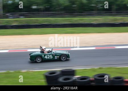 Oldtimer-Rennen während der 2019 Vintage Racing Group 500. Stockfoto