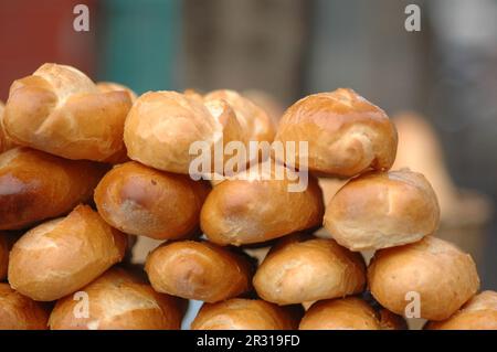 Banh mi, Brot. Berühmtes Street Food in Vietnam. 越南旅游, वियतनाम पर्यटन, 베트남 관광, ベトナム観光, ឌូលីច វៀតណាម Stockfoto