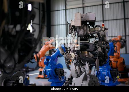 Ingenieur in der Roboterarmfabrik. Technologie- und Engineering-Konzept. Stockfoto